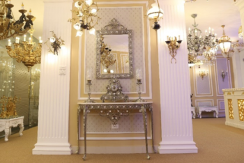 Gương và bàn trang trí theo phong cách cổ điển và tân cổ điển Châu Âu